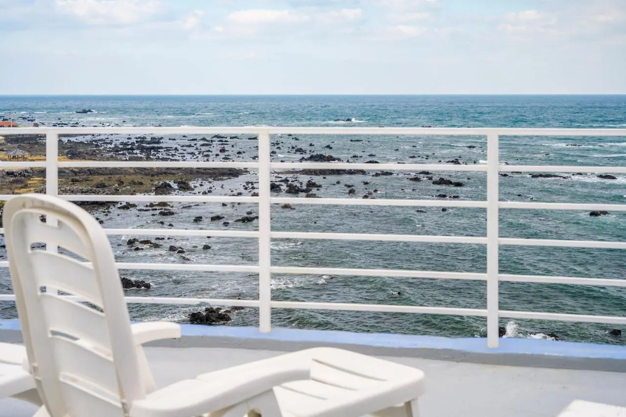 On The Sea Pension 제주