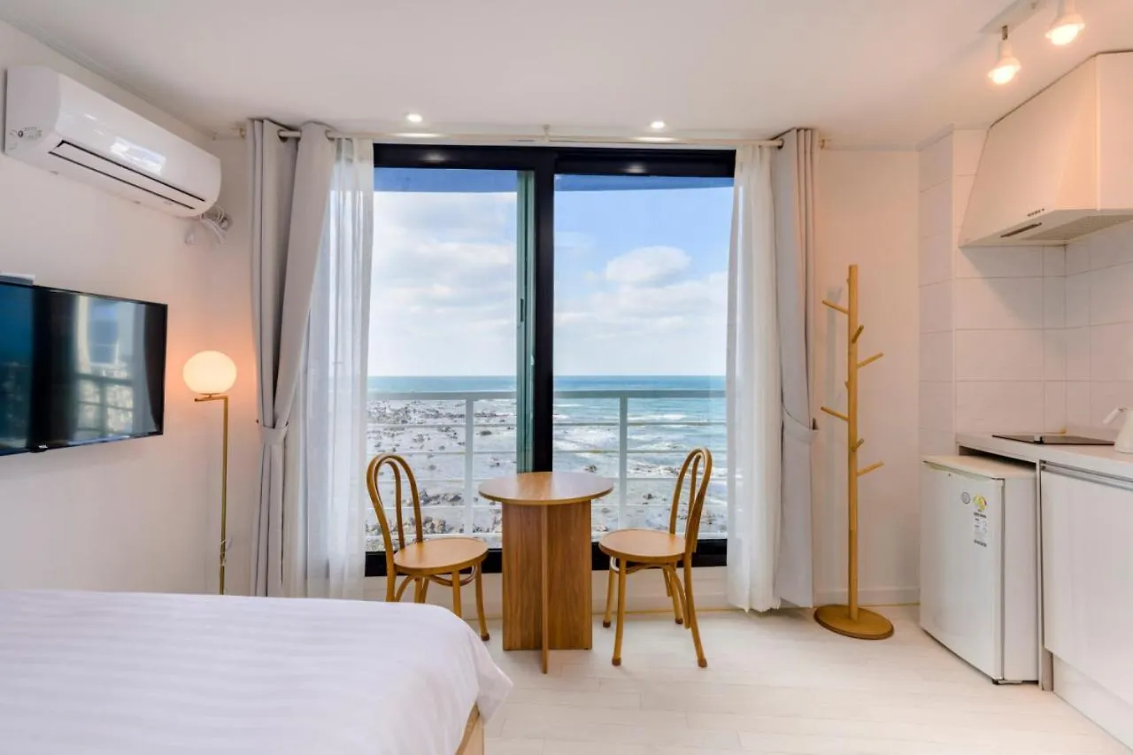 On The Sea Pension 제주